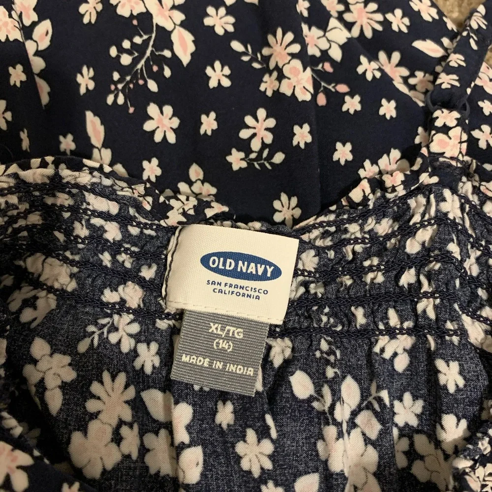 Old Navy top‎